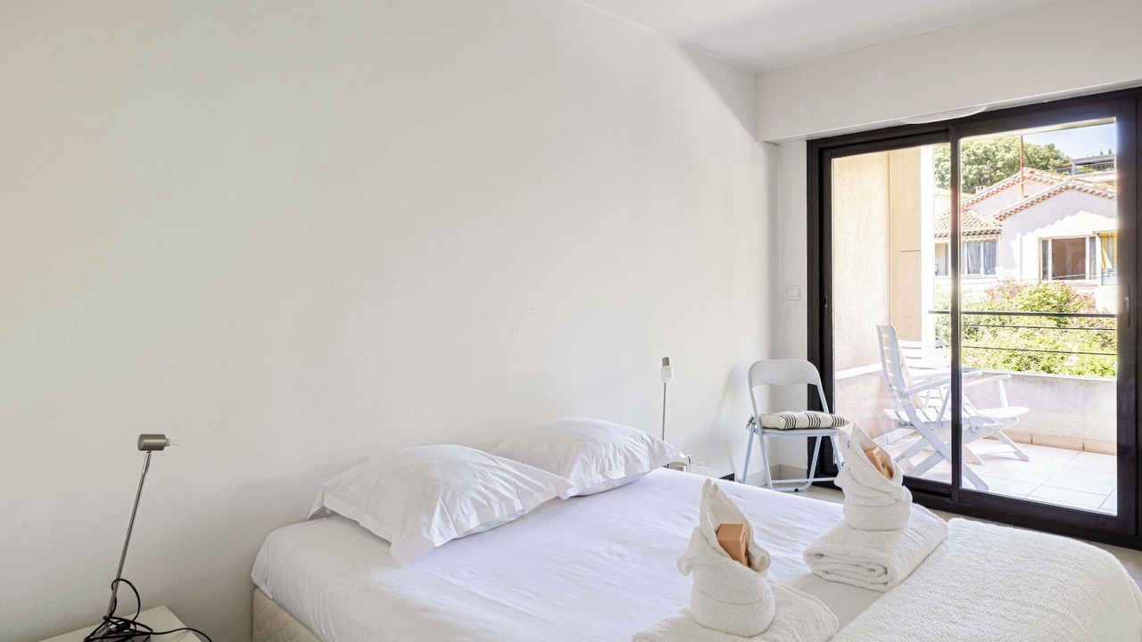 Photo of Bedroom in Prado - Republique