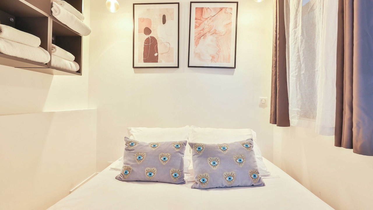 Photo of Bedroom in Val-de-Grace