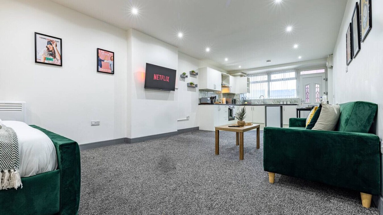 Photo of Others in Cradley