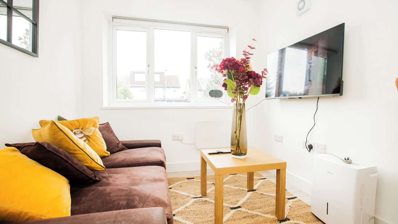 Photo of Livingroom in Coombe Hill