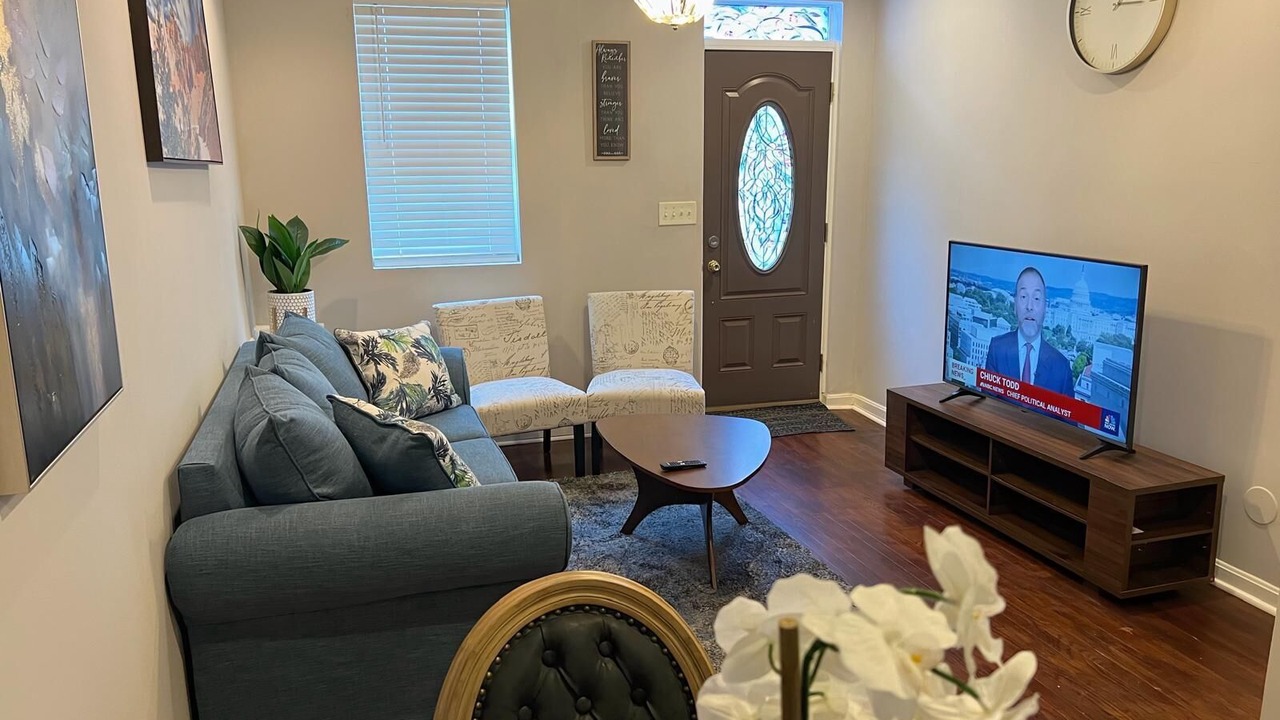 Photo of Livingroom in Upper Fells Point