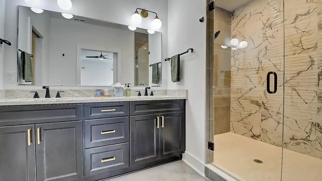 Photo of Bathroom in Fountain Square