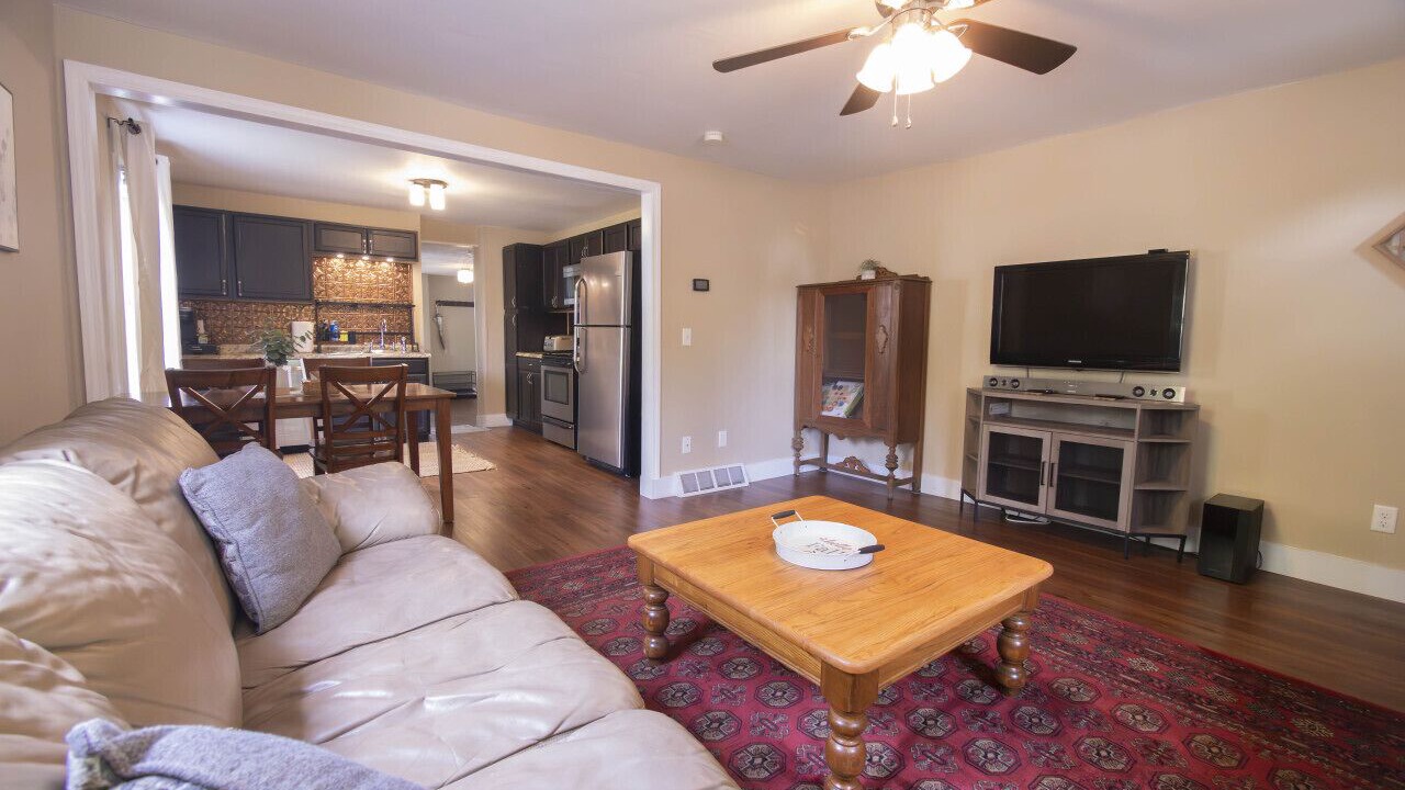 Photo of Livingroom in Queensbury