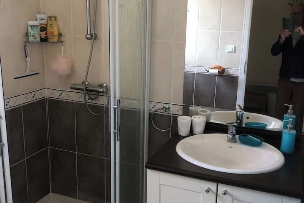 Photo of Bathroom in Coulx