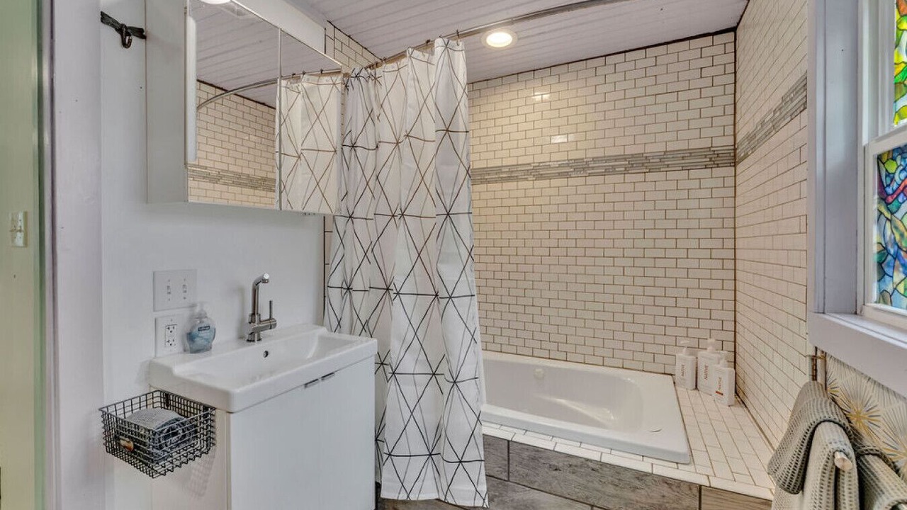 Photo of Bathroom in Chestnut