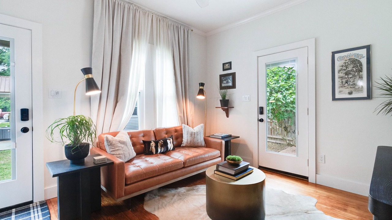 Photo of Livingroom in Downtown