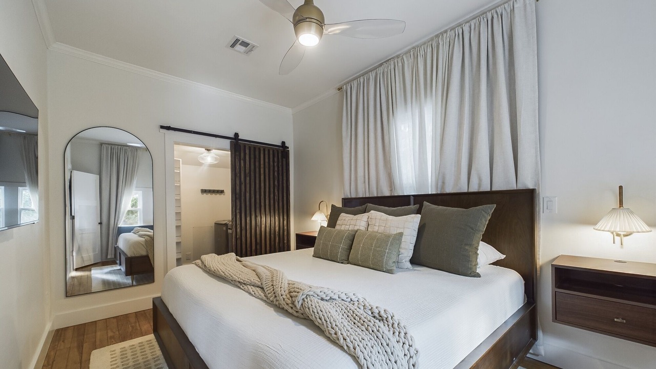 Photo of Bedroom in Downtown