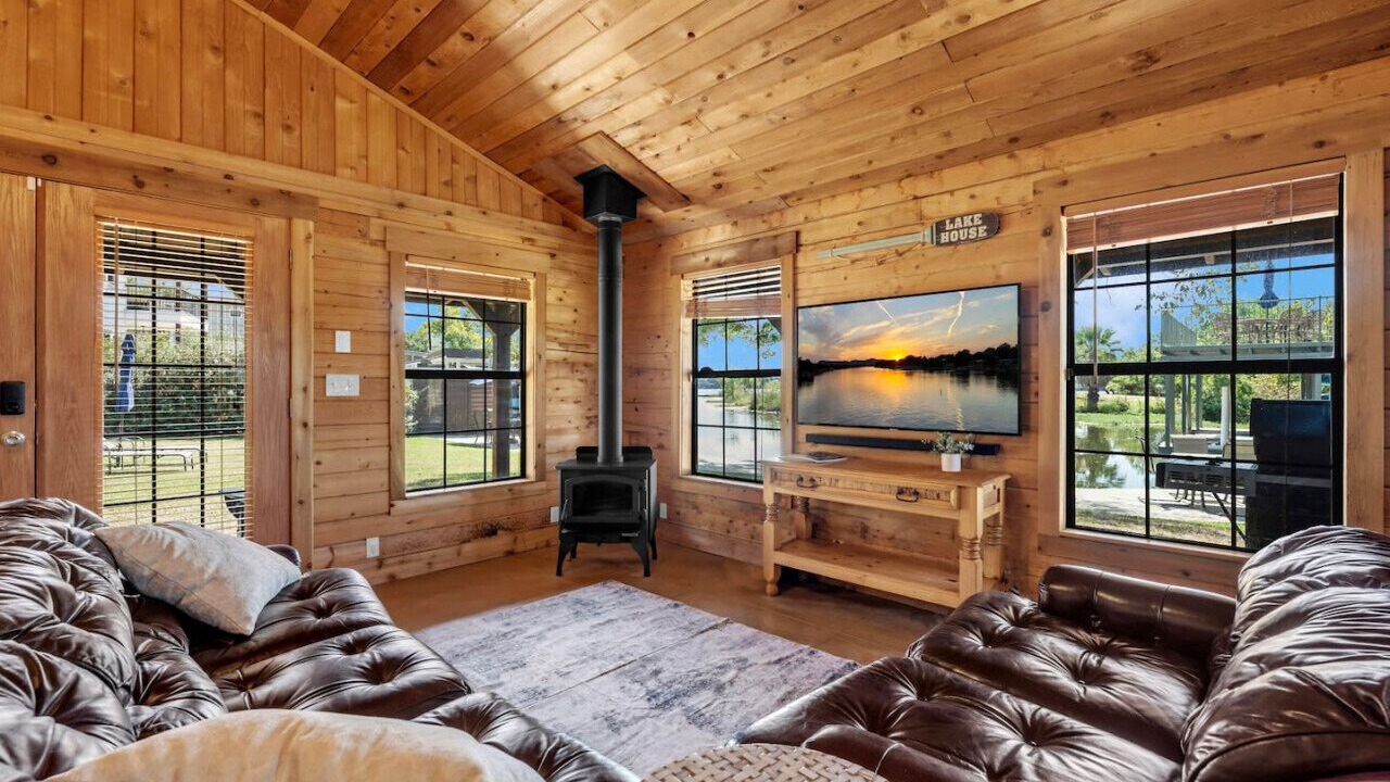 Photo of Livingroom in Granite Shoals