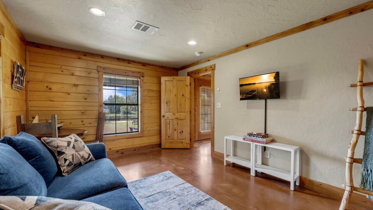 Photo of Livingroom in Granite Shoals
