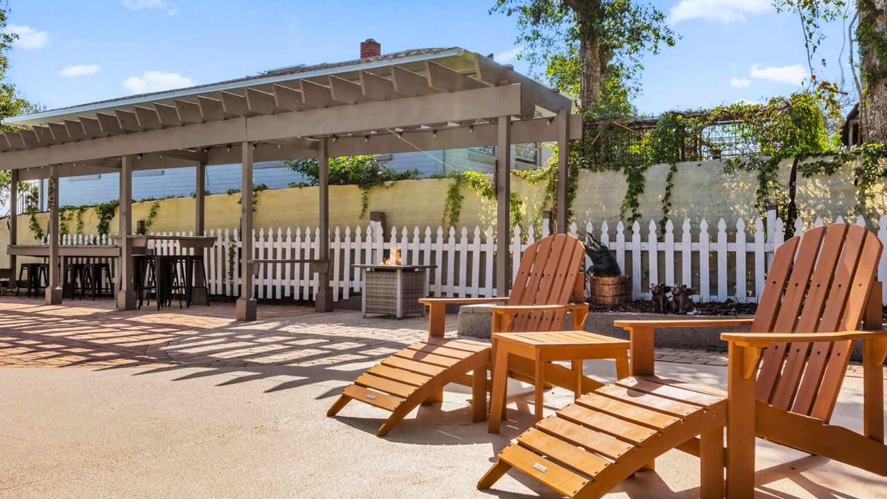 Photo of Others in Walkers Holly Hill