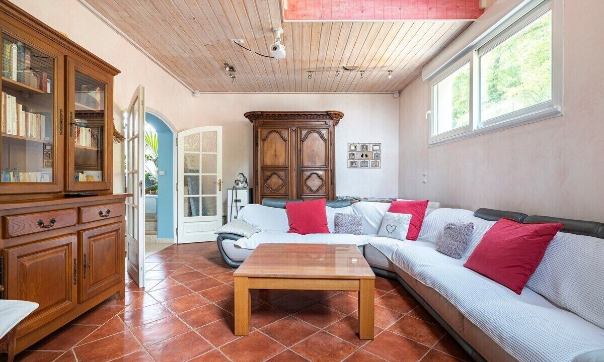 Photo of Livingroom in Mours-Saint-Eusebe