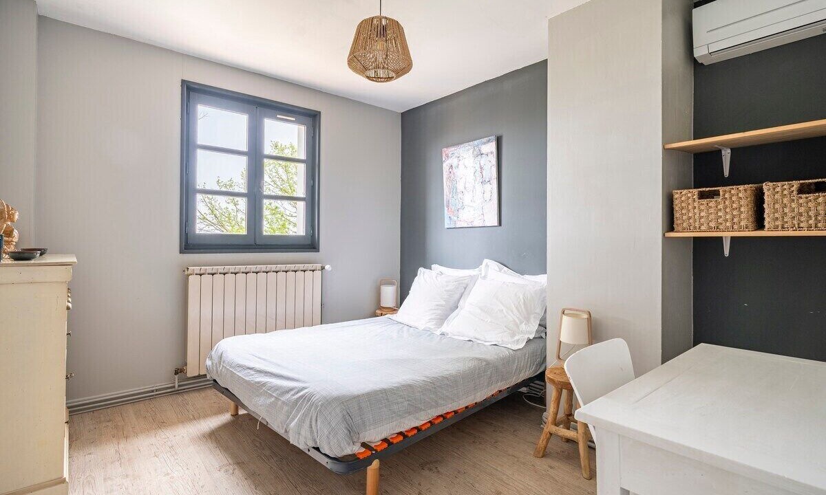 Photo of Bedroom in Mours-Saint-Eusebe