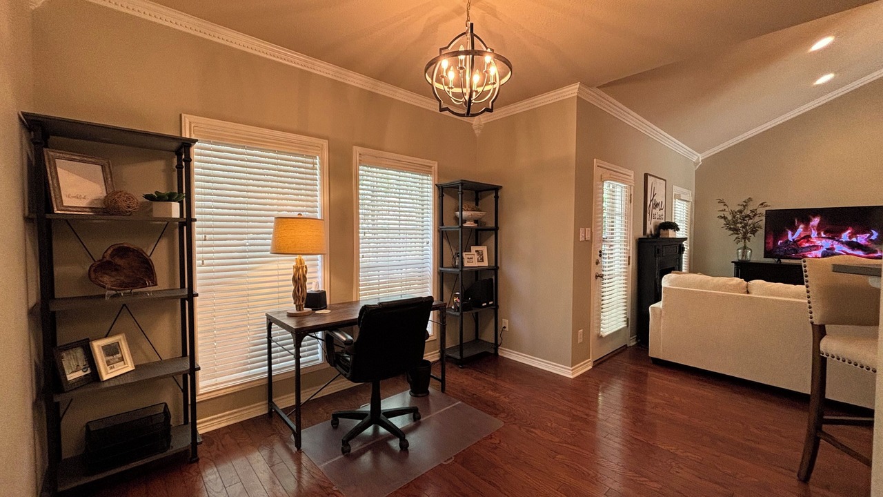 Photo of Livingroom in Center
