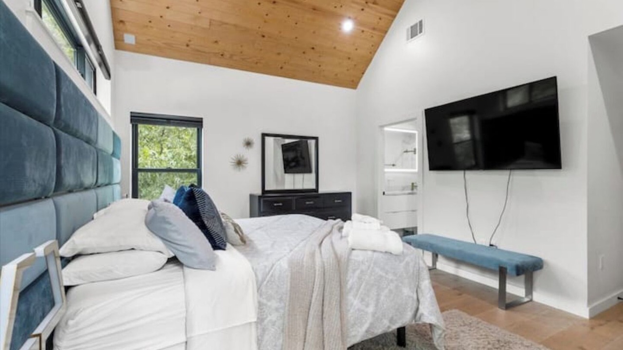 Photo of Bedroom in Holly