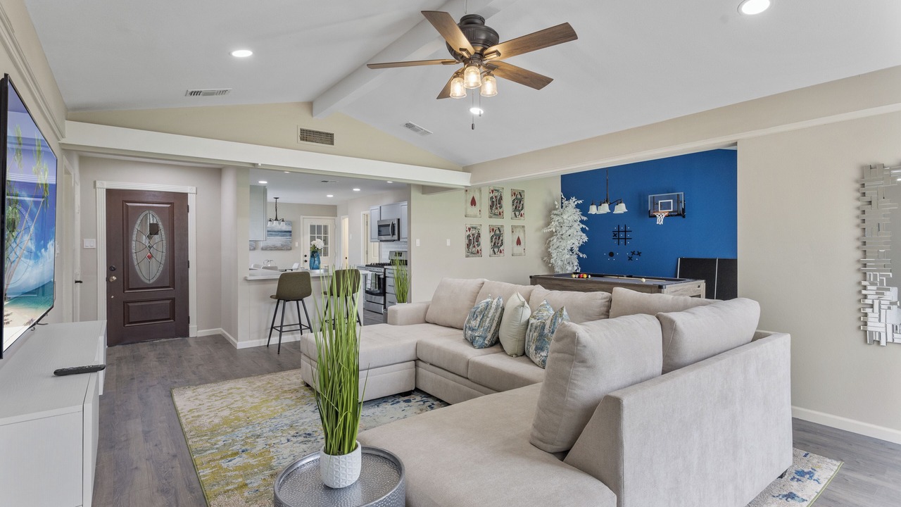 Photo of Livingroom in Spring Branch West