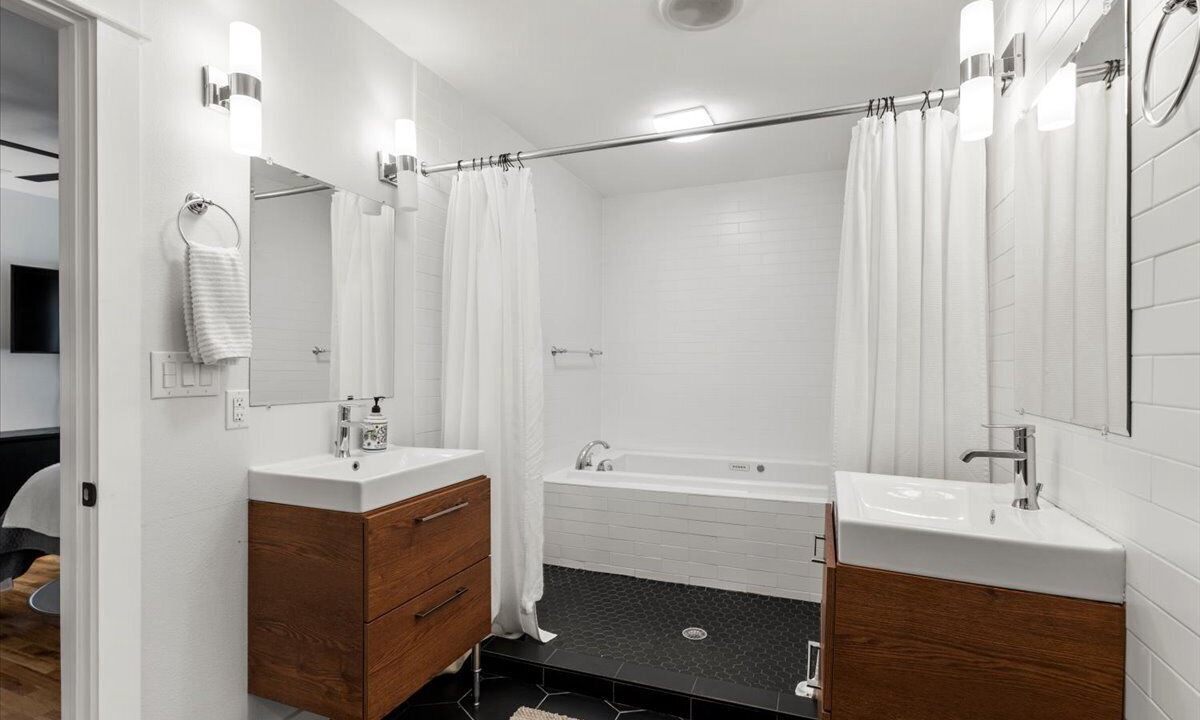 Photo of Bathroom in Holly