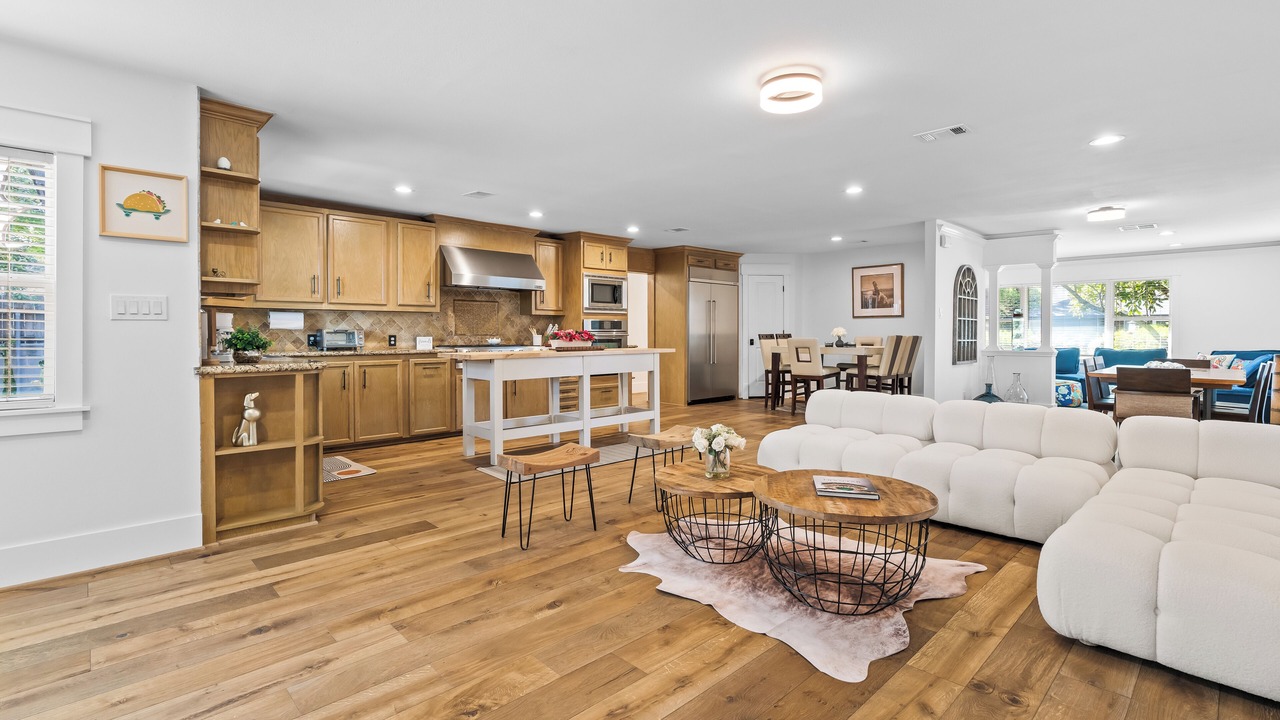 Photo of Livingroom in Greenway Plaza-Upper Kirby