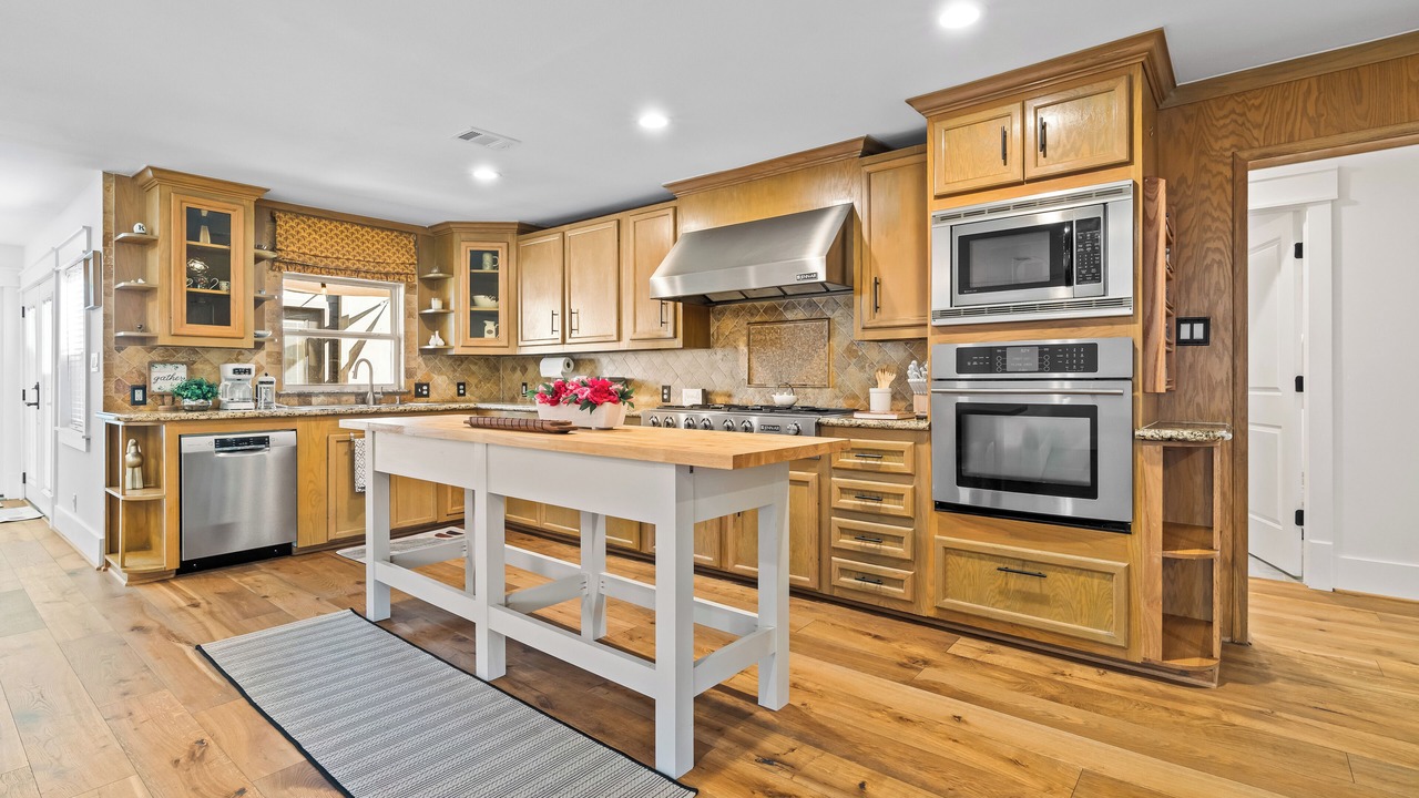 Photo of Kitchen in Greenway Plaza-Upper Kirby