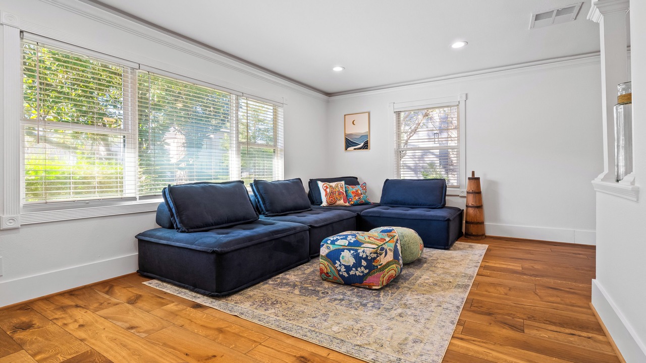 Photo of Livingroom in Greenway Plaza-Upper Kirby