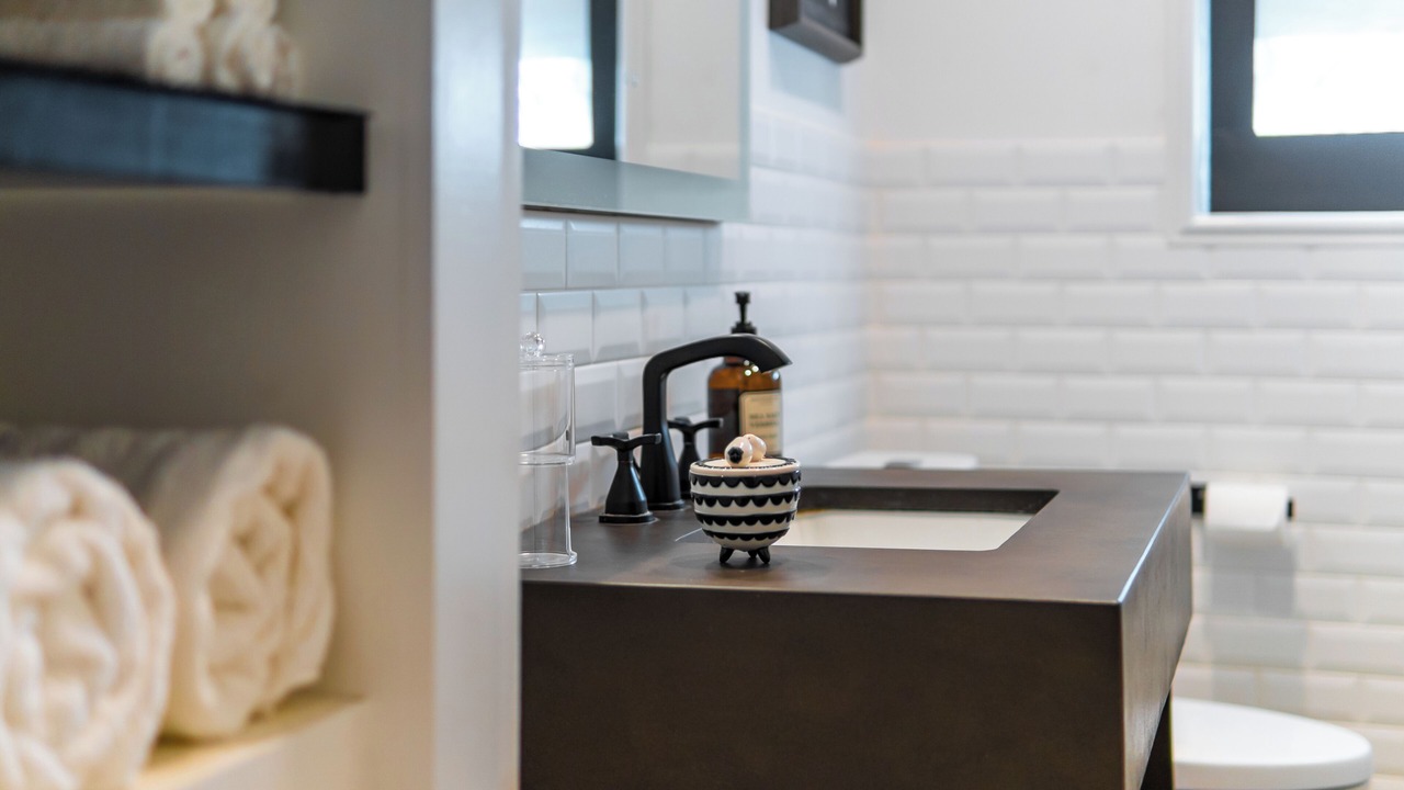Photo of Bathroom in Greenway Plaza-Upper Kirby
