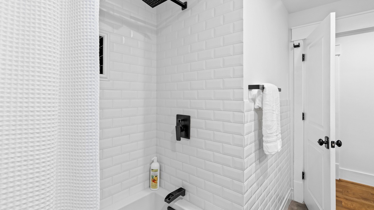 Photo of Bathroom in Greenway Plaza-Upper Kirby