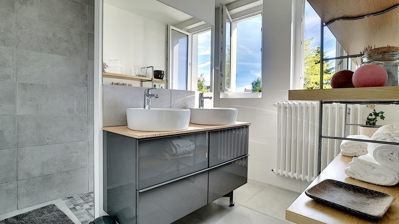 Photo of Bathroom in Cholet