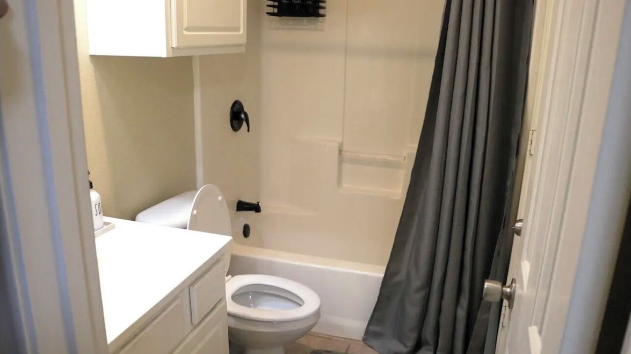 Photo of Bathroom in North by Northwest