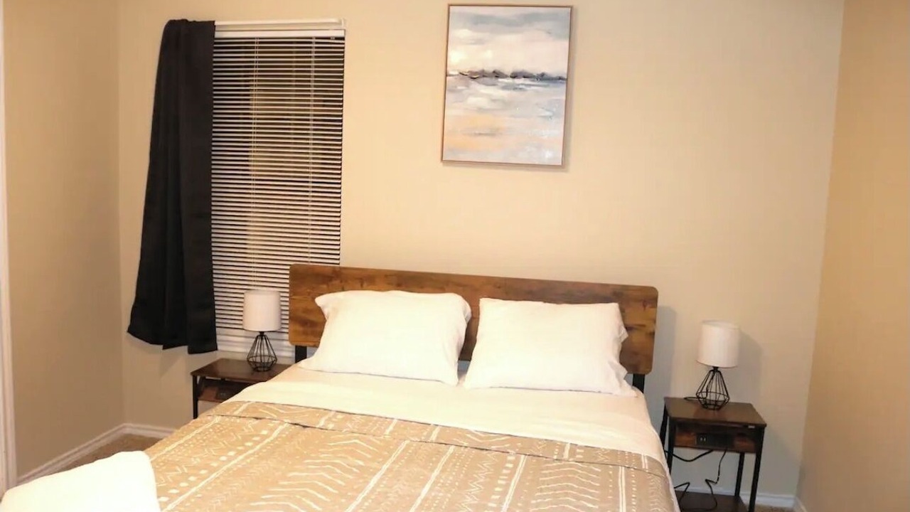 Photo of Bedroom in North by Northwest