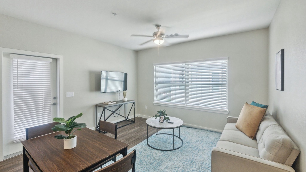Photo of Livingroom in Willowbrook