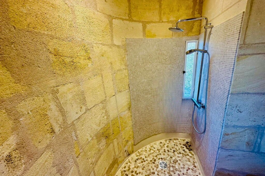 Photo of Bathroom in Saint-Sulpice-et-Cameyrac