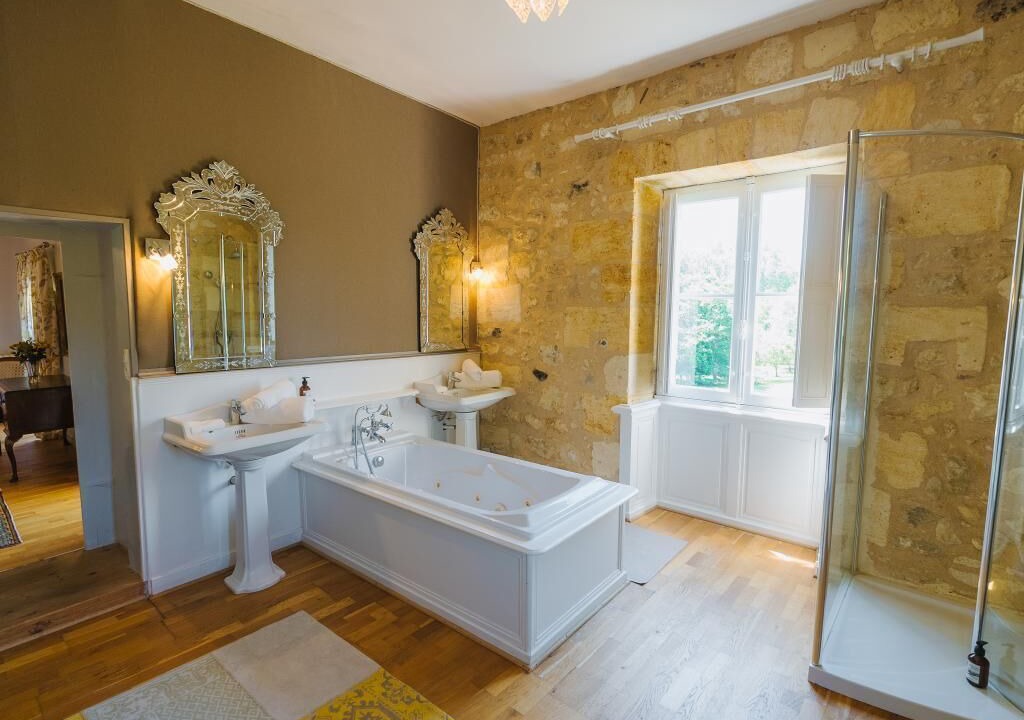 Photo of Bathroom in Saint-Sulpice-et-Cameyrac