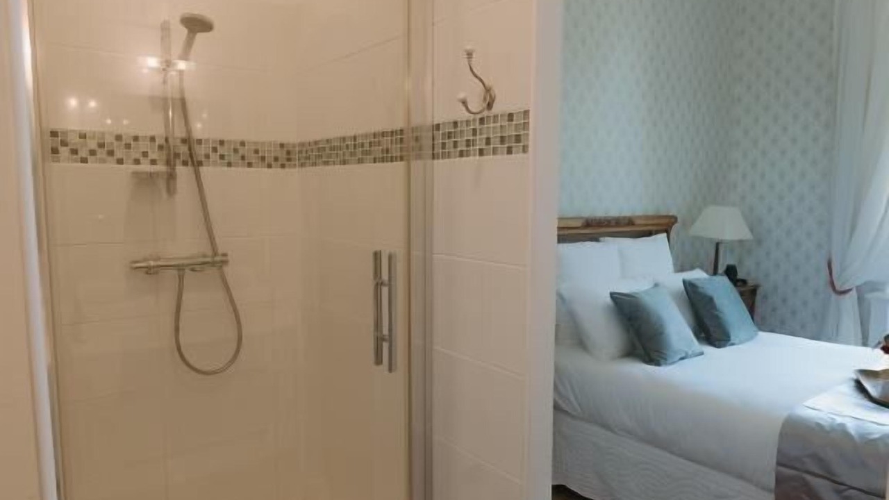 Photo of Bathroom in Saint-Sulpice-et-Cameyrac