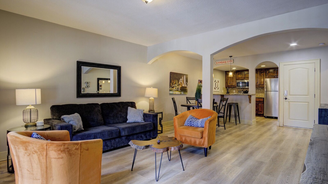 Photo of Livingroom in West Plaza