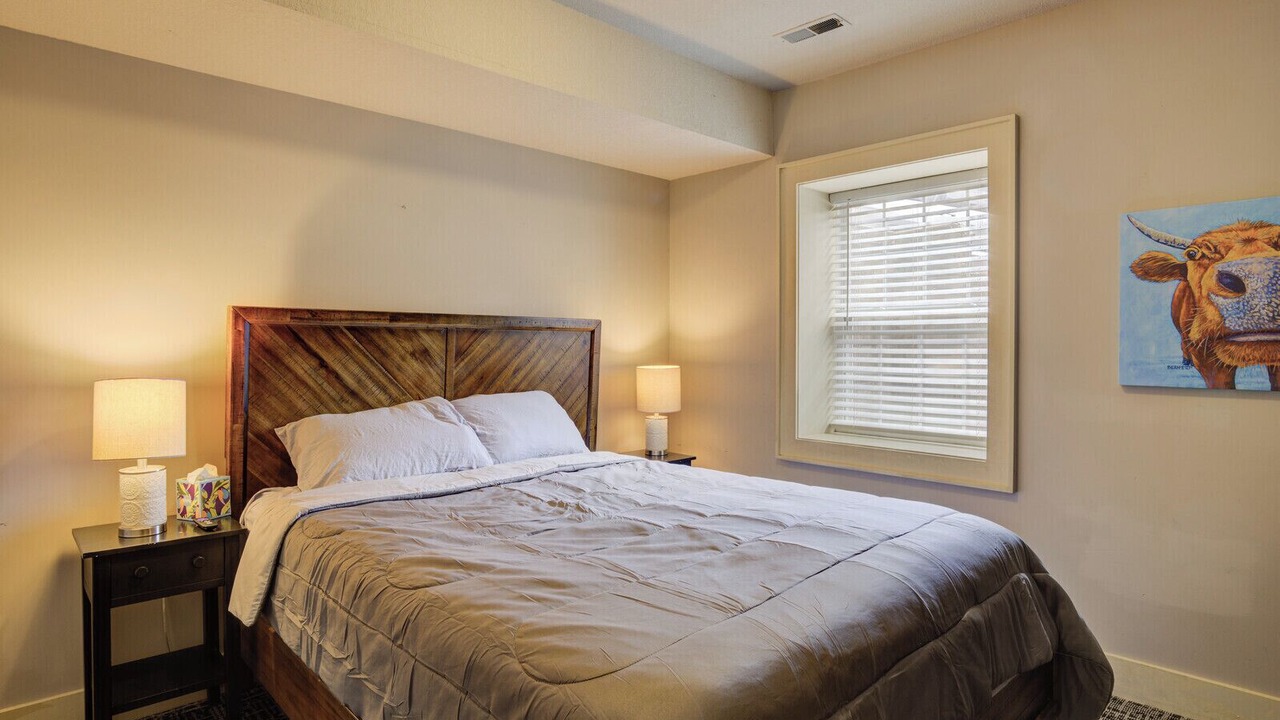 Photo of Bedroom in West Plaza