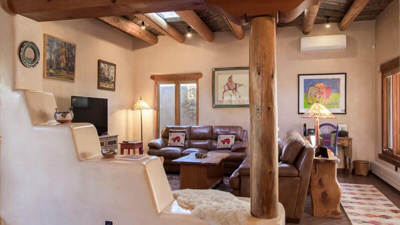 Photo of Livingroom in Historic Eastside