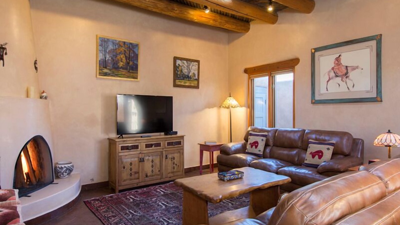 Photo of Livingroom in Historic Eastside