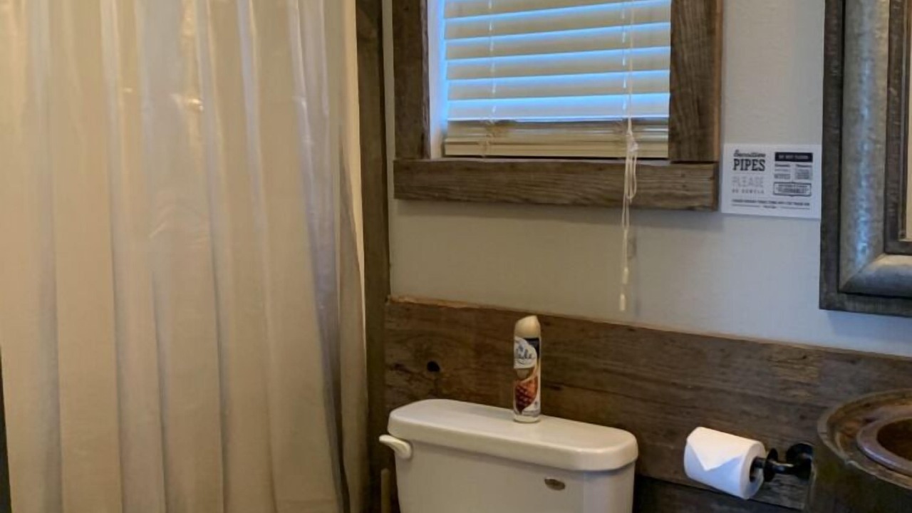 Photo of Bathroom in Pangburn