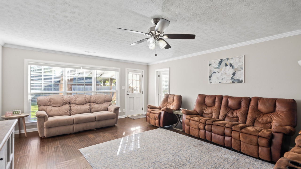 Photo of Livingroom in Albertville