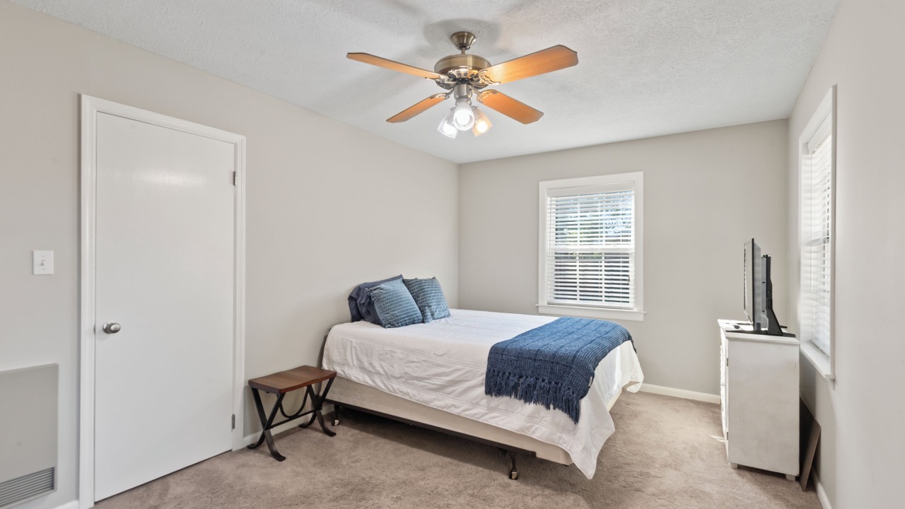 Photo of Bedroom in Albertville