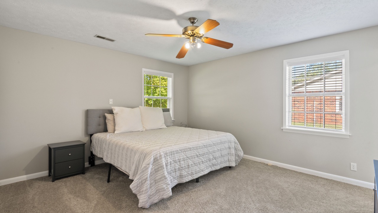 Photo of Bathroom in Albertville