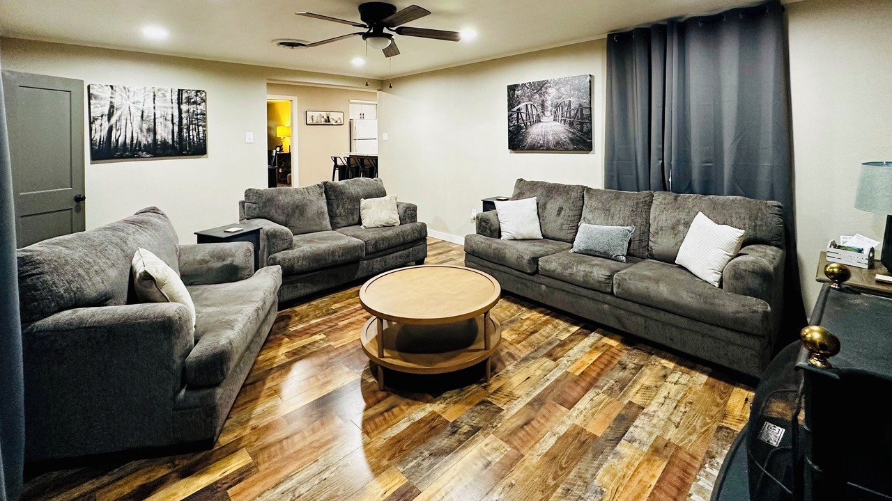 Photo of Livingroom in Leesville