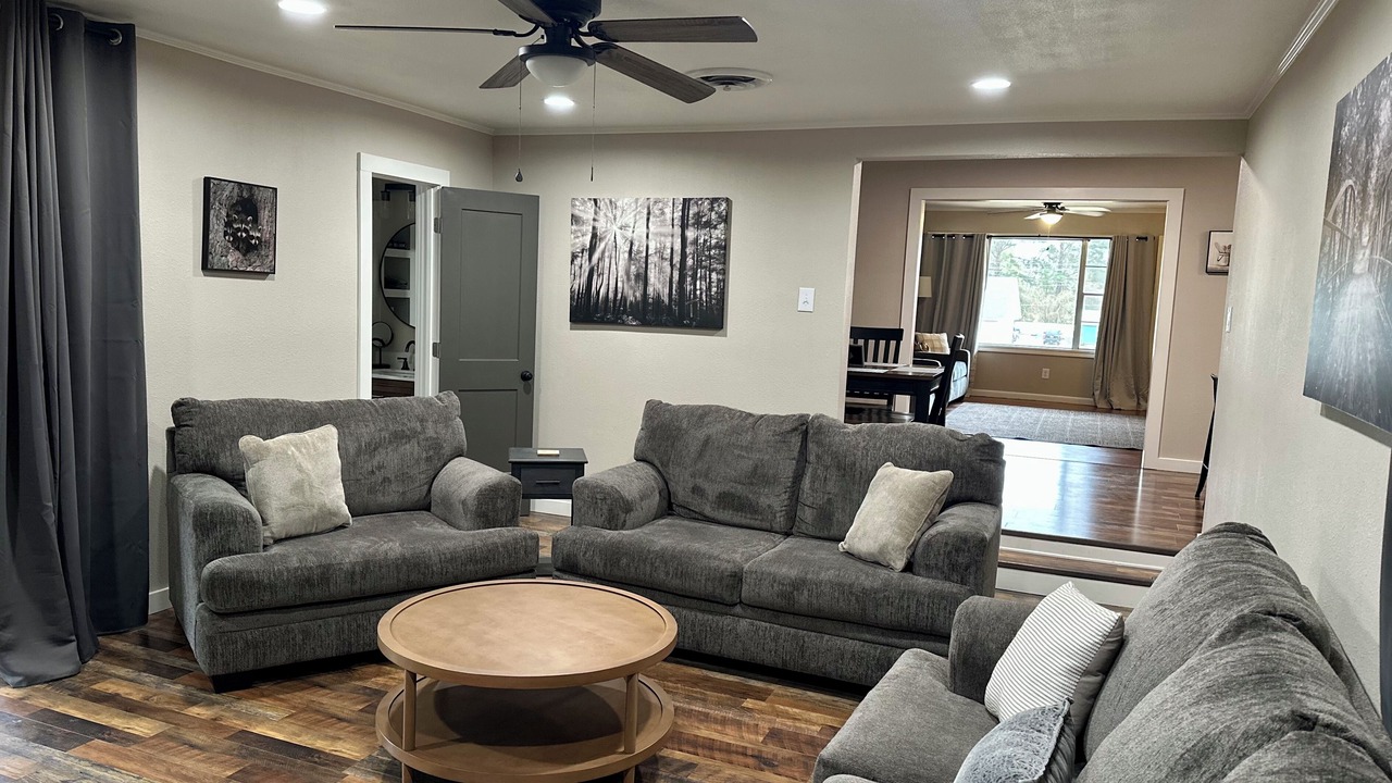 Photo of Livingroom in Leesville