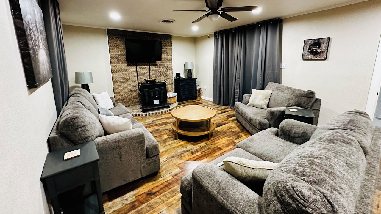 Photo of Livingroom in Leesville
