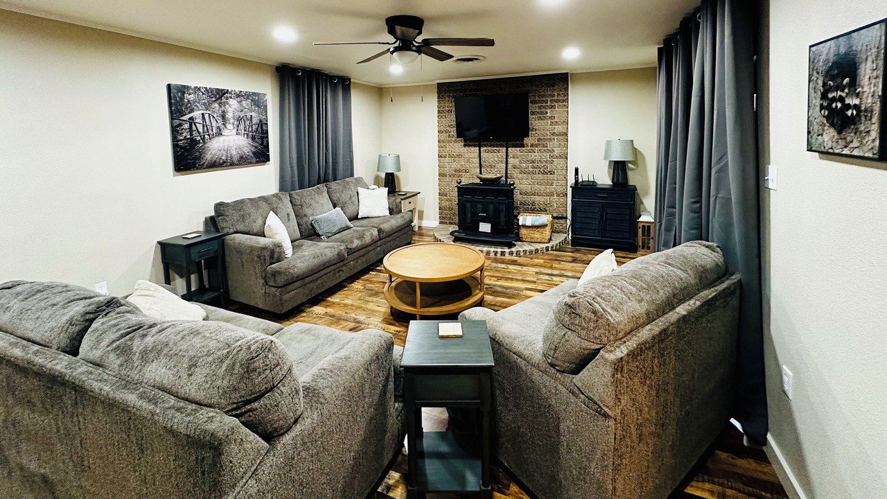 Photo of Livingroom in Leesville