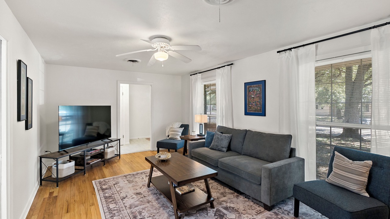 Photo of Livingroom in College Station