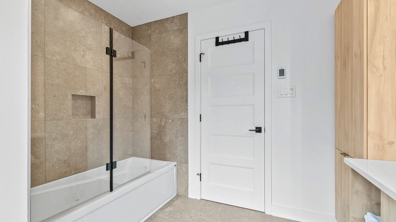 Photo of Bathroom in Lac-Swell