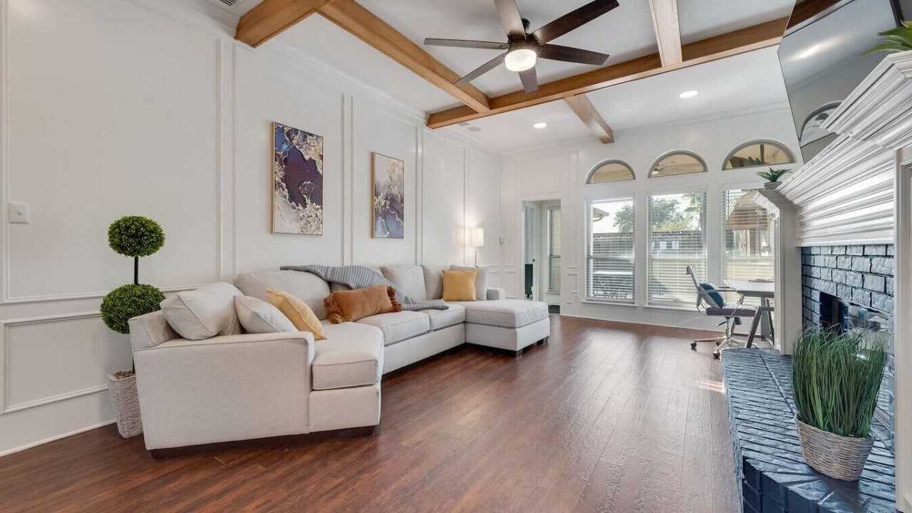 Photo of Livingroom in North Central Carrollton