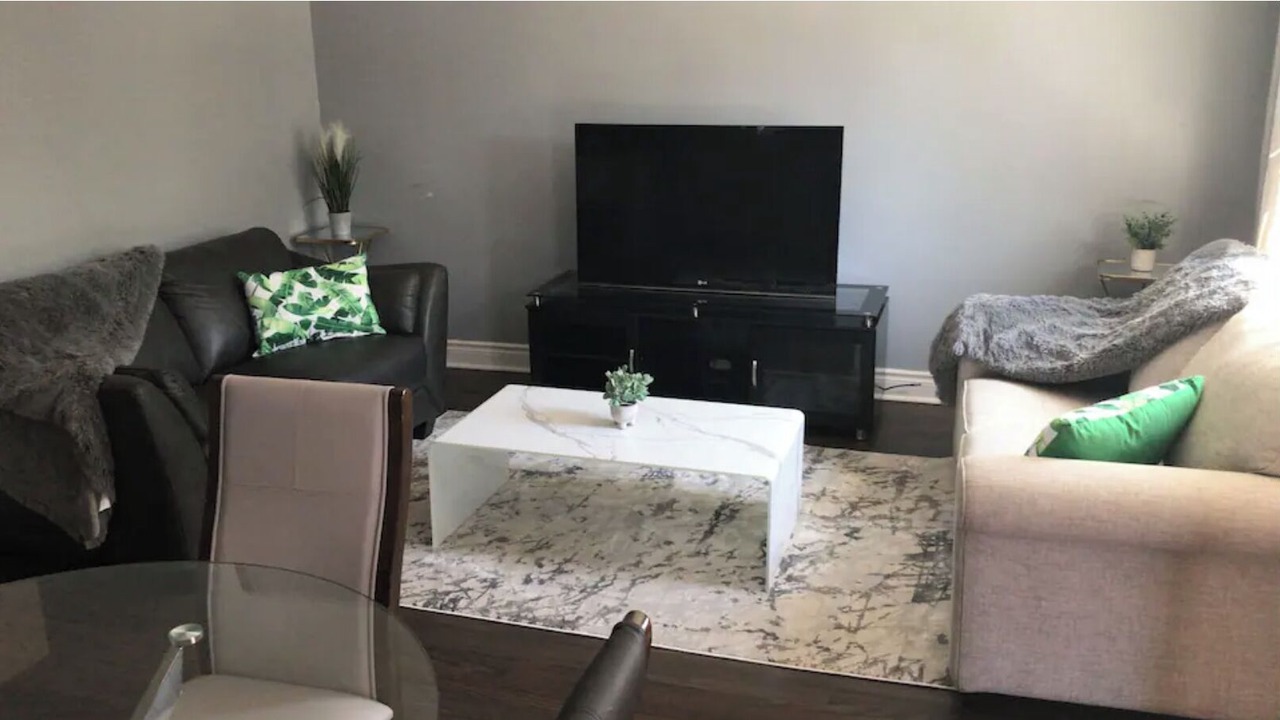 Photo of Livingroom in Bowmanville