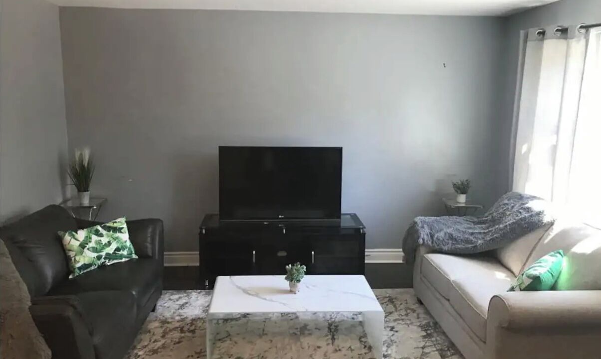 Photo of Livingroom in Bowmanville