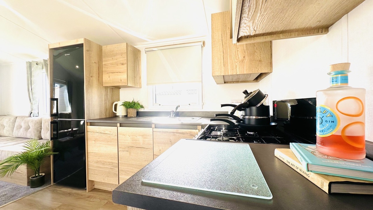 Photo of Others in Cayton Bay